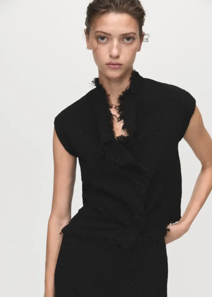 Top incrociato con bordi sfrangiati Top incrociato con bordi sfrangiati