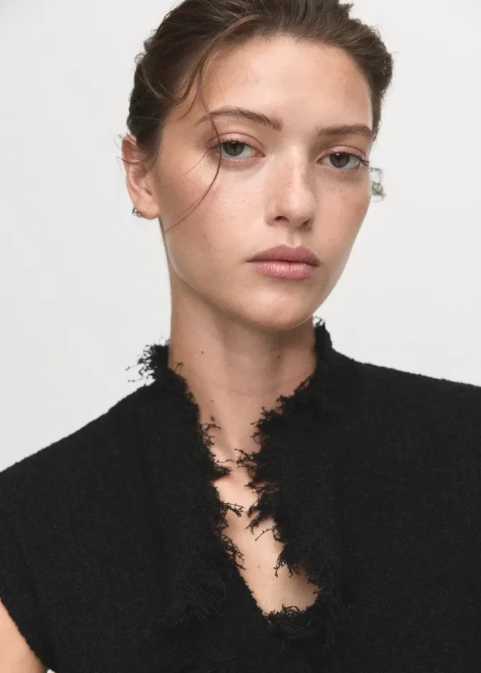 Top incrociato con bordi sfrangiati Top incrociato con bordi sfrangiati