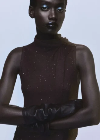 Top lucido con foulard