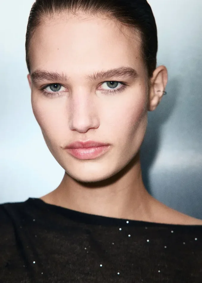 Top lucido con scollo a barchetta Top lucido con scollo a barchetta