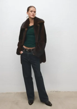 Top semitrasparente con scollo asimmetrico Top semitrasparente con scollo asimmetrico