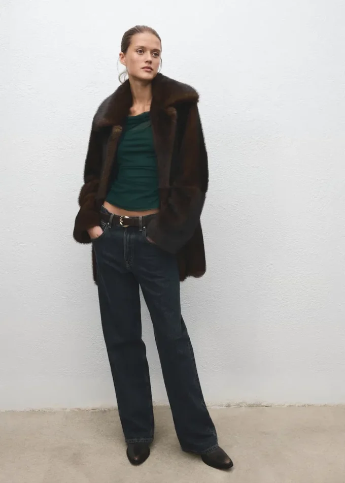 Top semitrasparente con scollo asimmetrico Top semitrasparente con scollo asimmetrico