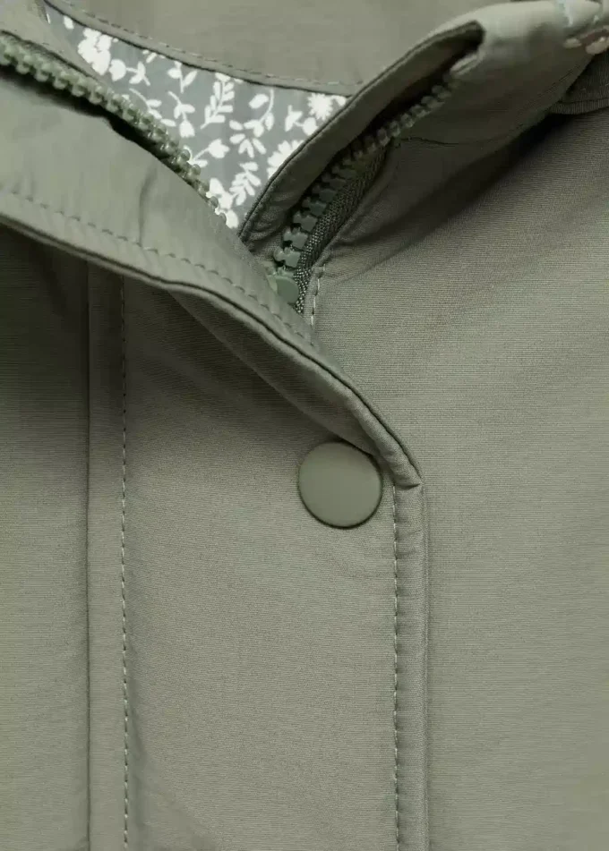 Trench con cappuccio Trench con cappuccio