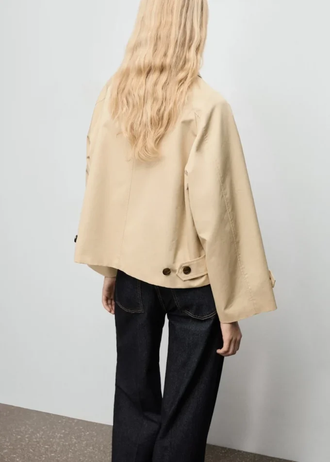 Trench corto oversize con spalline