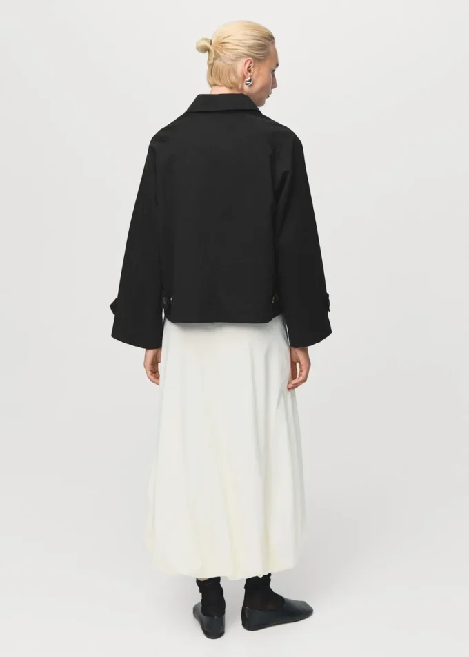 Trench corto oversize con spalline Trench corto oversize con spalline