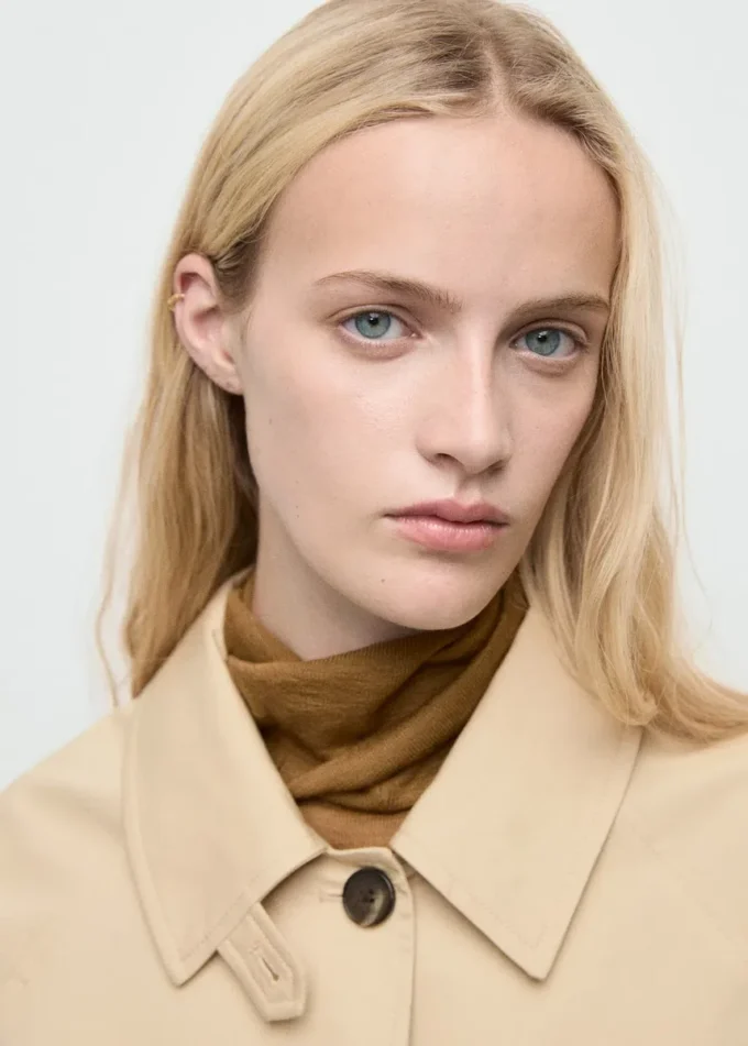 Trench corto oversize con spalline