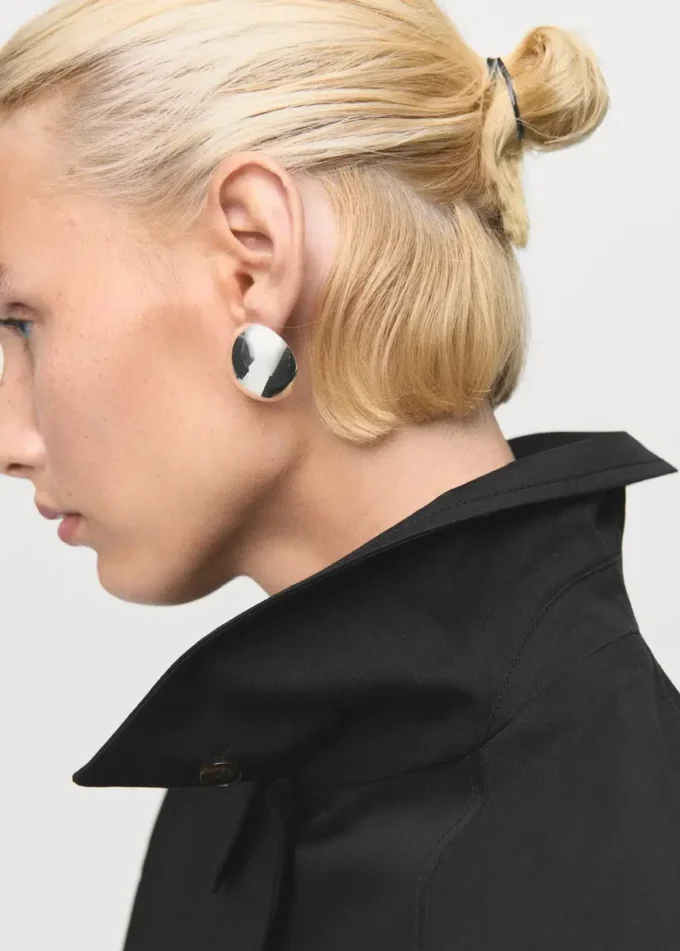 Trench corto oversize con spalline Trench corto oversize con spalline