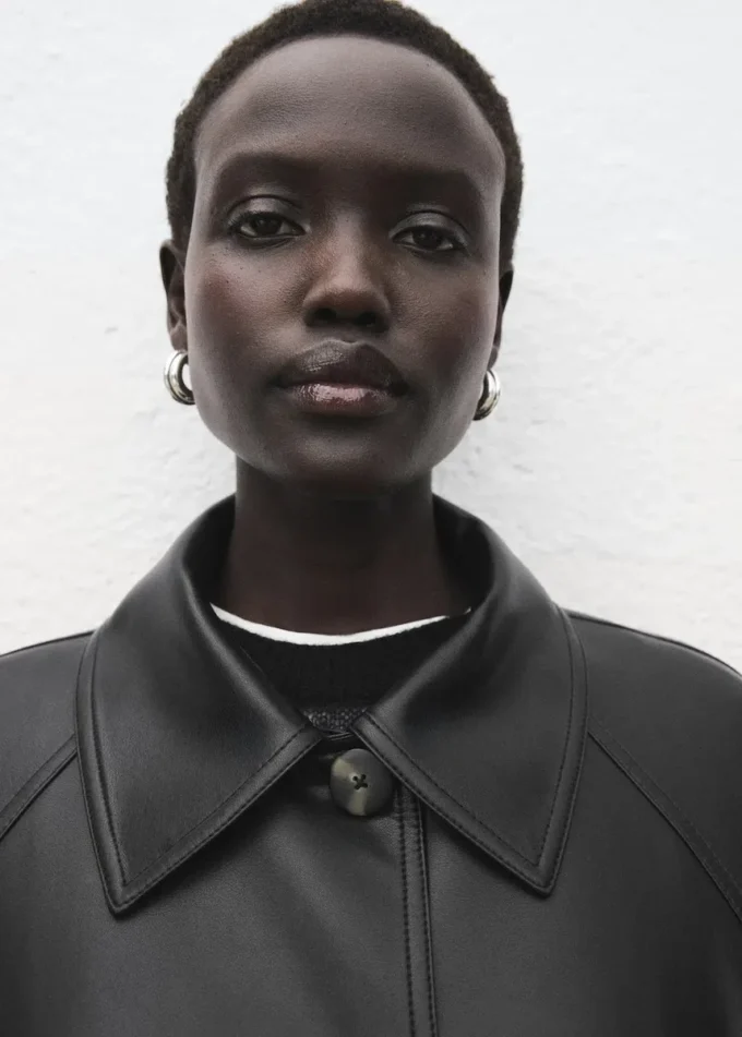 Trench lungo in ecopelle con cintura Trench lungo in ecopelle con cintura