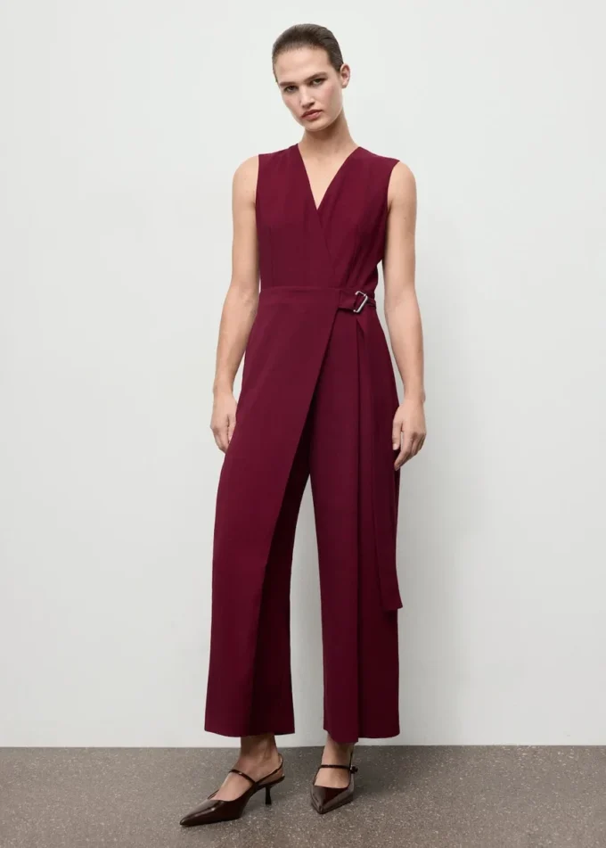 Tuta con cintura avvolgente Tuta con cintura avvolgente