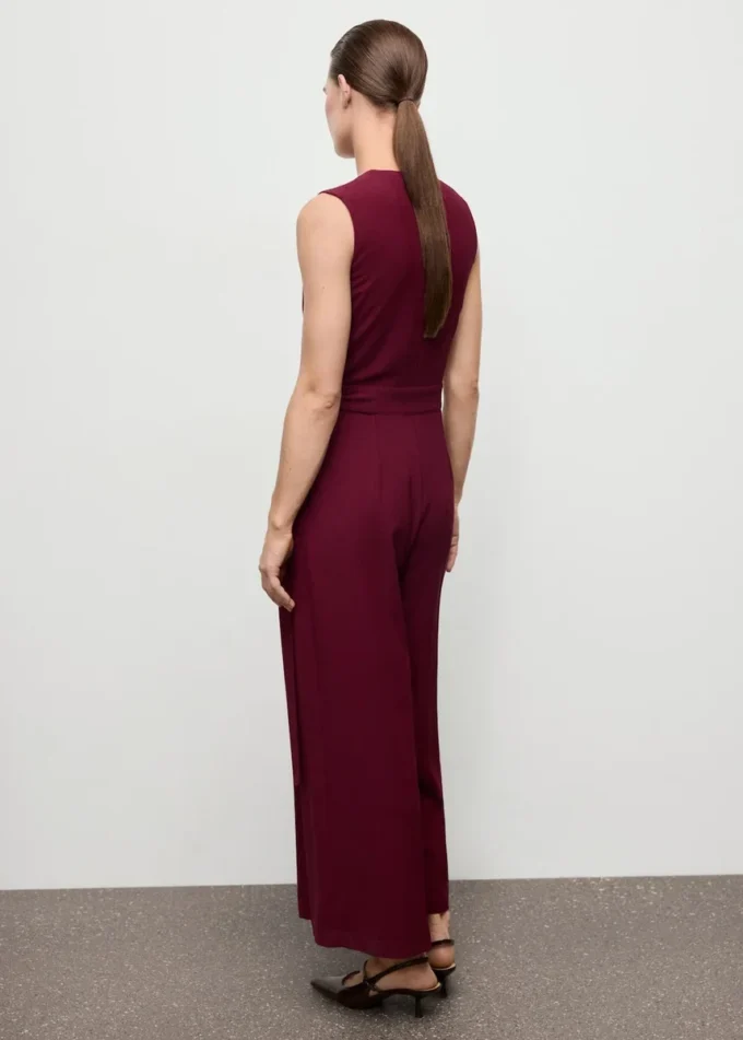 Tuta con cintura avvolgente Tuta con cintura avvolgente