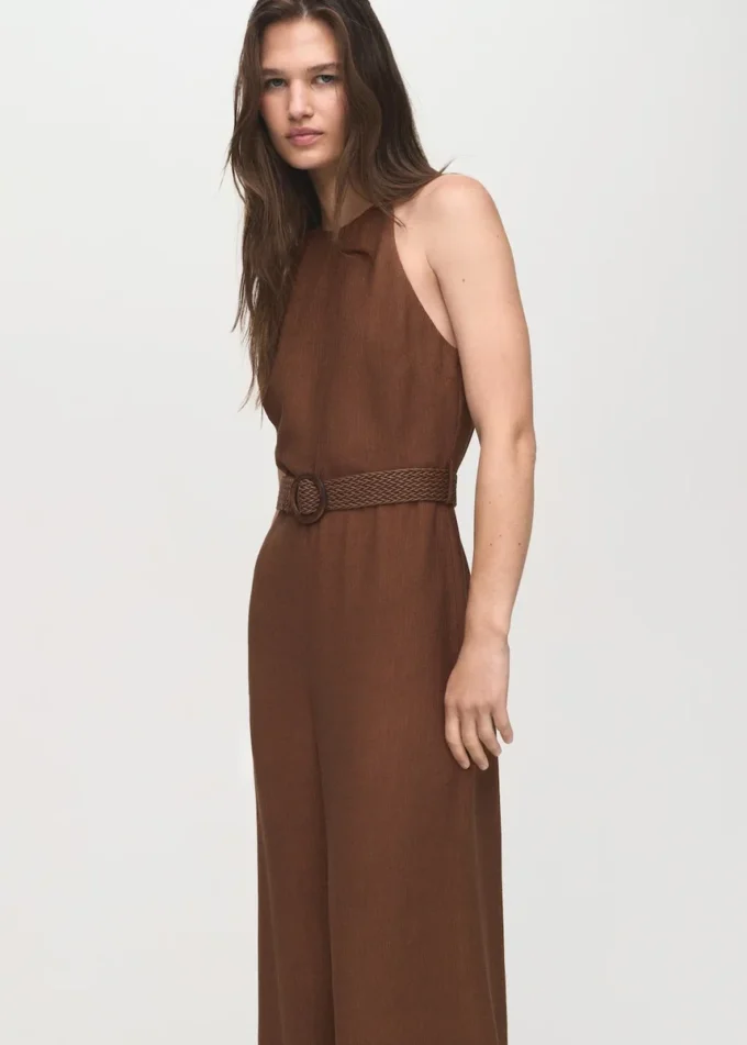 Tuta con pieghe e cintura Tuta con pieghe e cintura