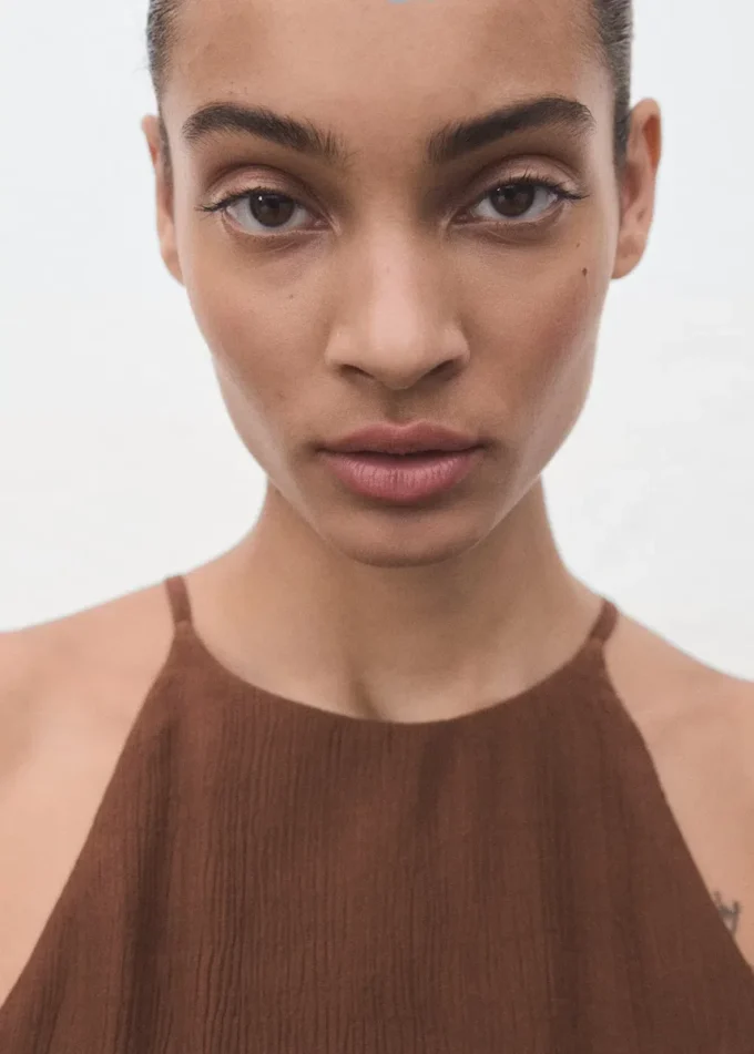 Tuta con pieghe e cintura Tuta con pieghe e cintura