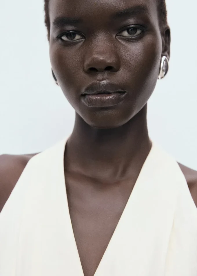 Tuta con scollo all’americana e cintura Tuta con scollo all’americana e cintura