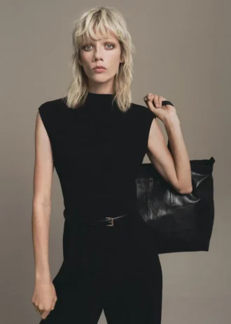 Tuta con scollo drappeggiato e cintura