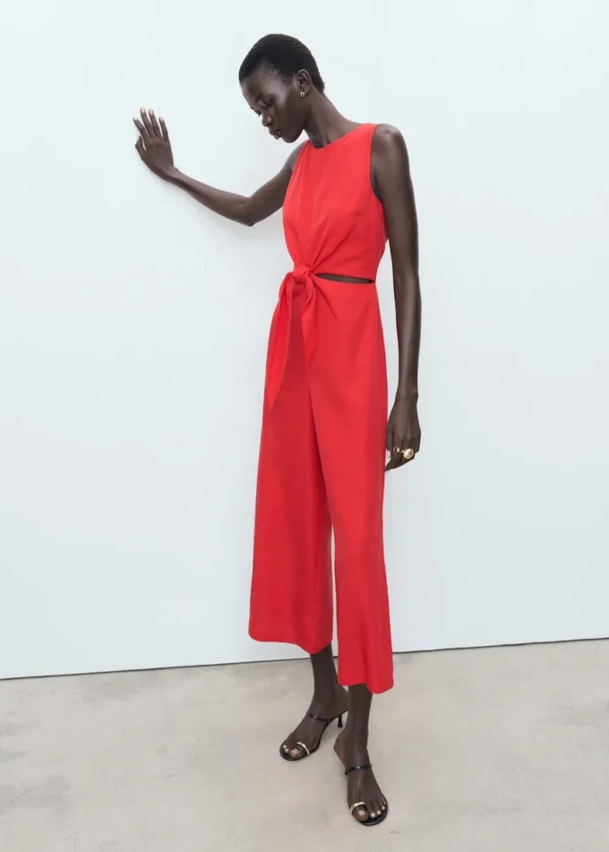 Tuta in lyocell con dettagli cut-out e nodi Tuta in lyocell con dettagli cut-out e nodi