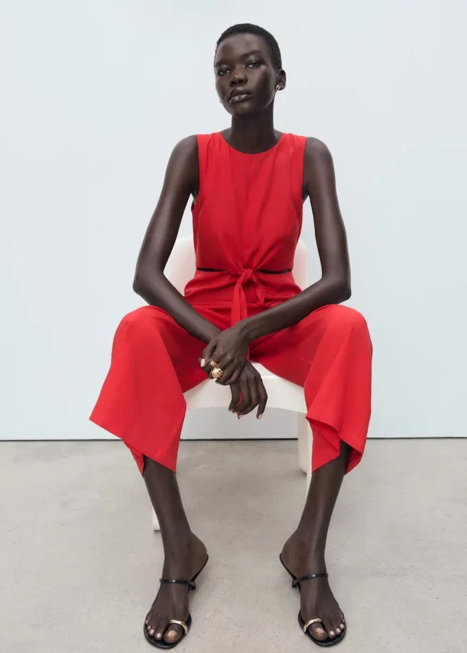 Tuta in lyocell con dettagli cut-out e nodi Tuta in lyocell con dettagli cut-out e nodi