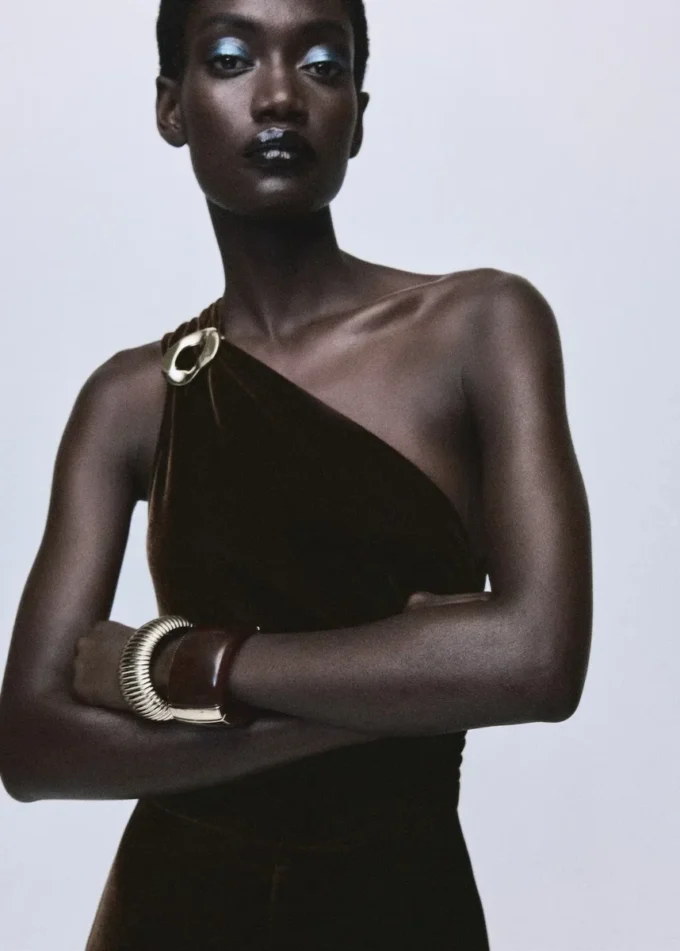 Tuta in velluto con dettagli metallici Tuta in velluto con dettagli metallici