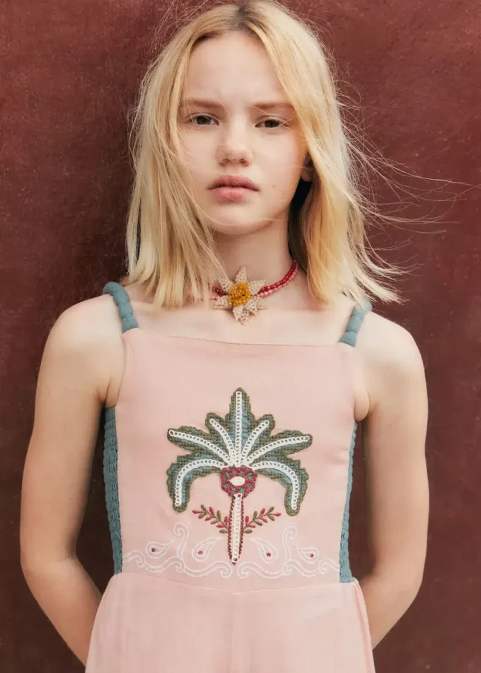 Tuta lunga con dettagli ricamati