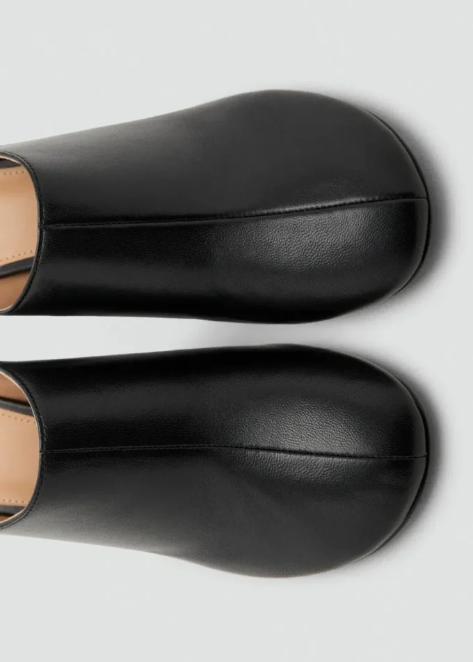 Zoccoli con tacco in pelle Zoccoli con tacco in pelle